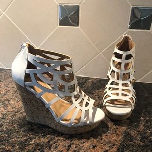 Wedge sandals in white. Size 6